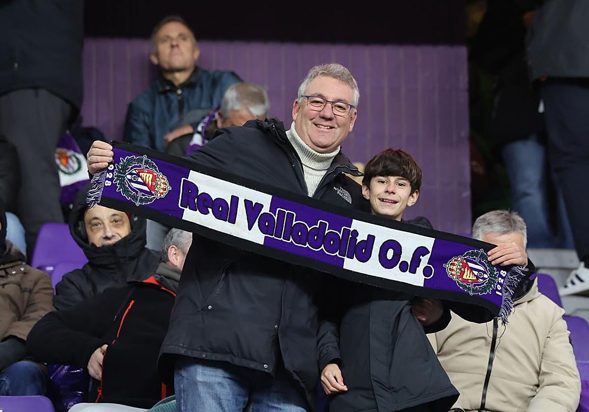 Búscate en la grada del estadio José Zorrilla (1/4)