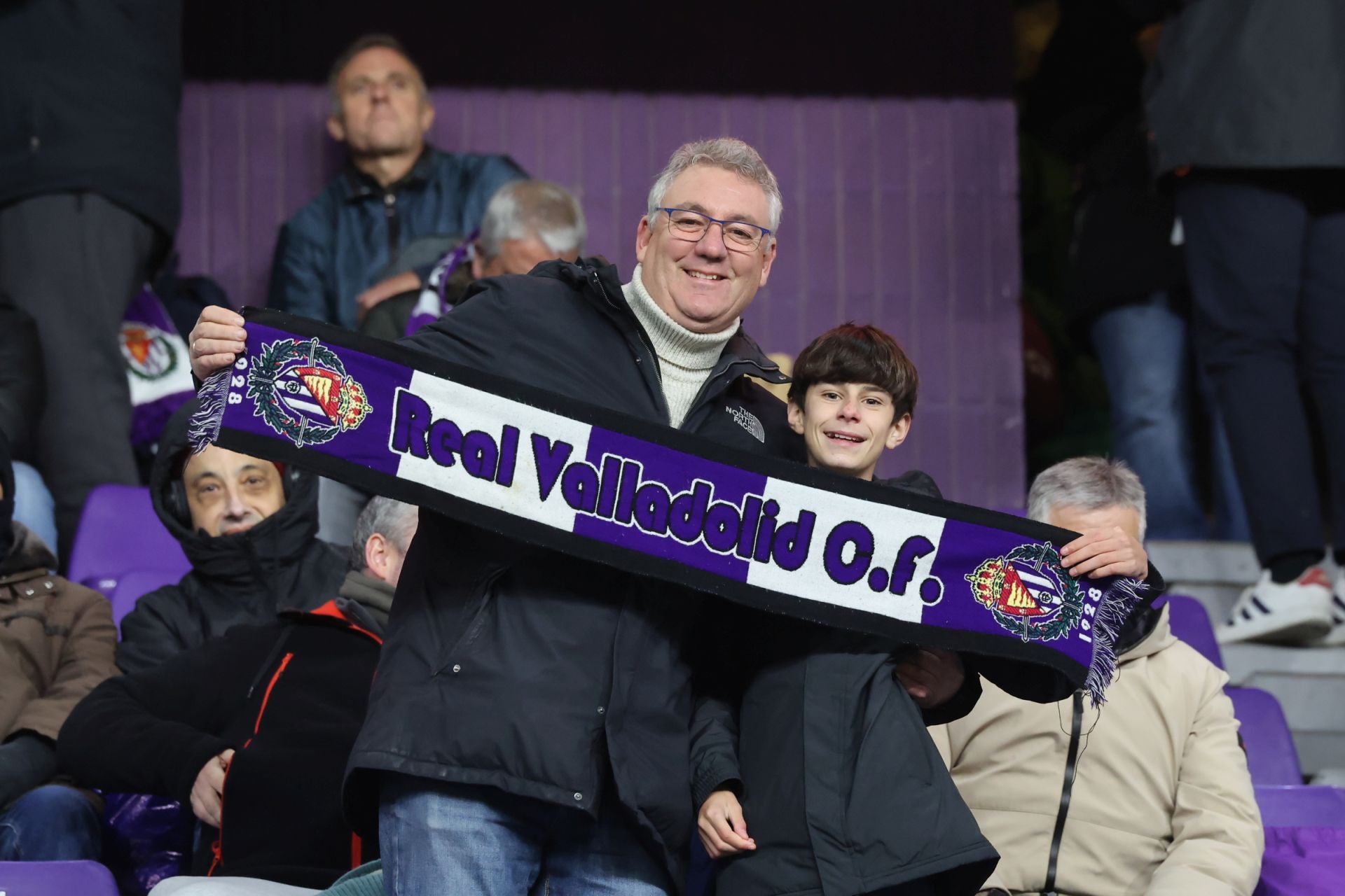 Búscate en la grada del estadio José Zorrilla (1/4)