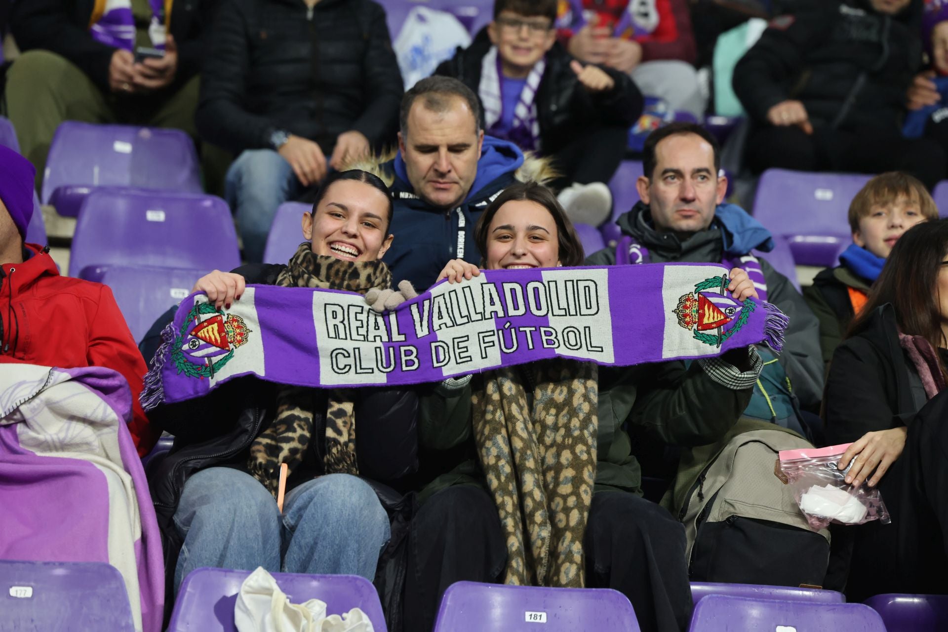 Búscate en la grada del estadio José Zorrilla (2/4)