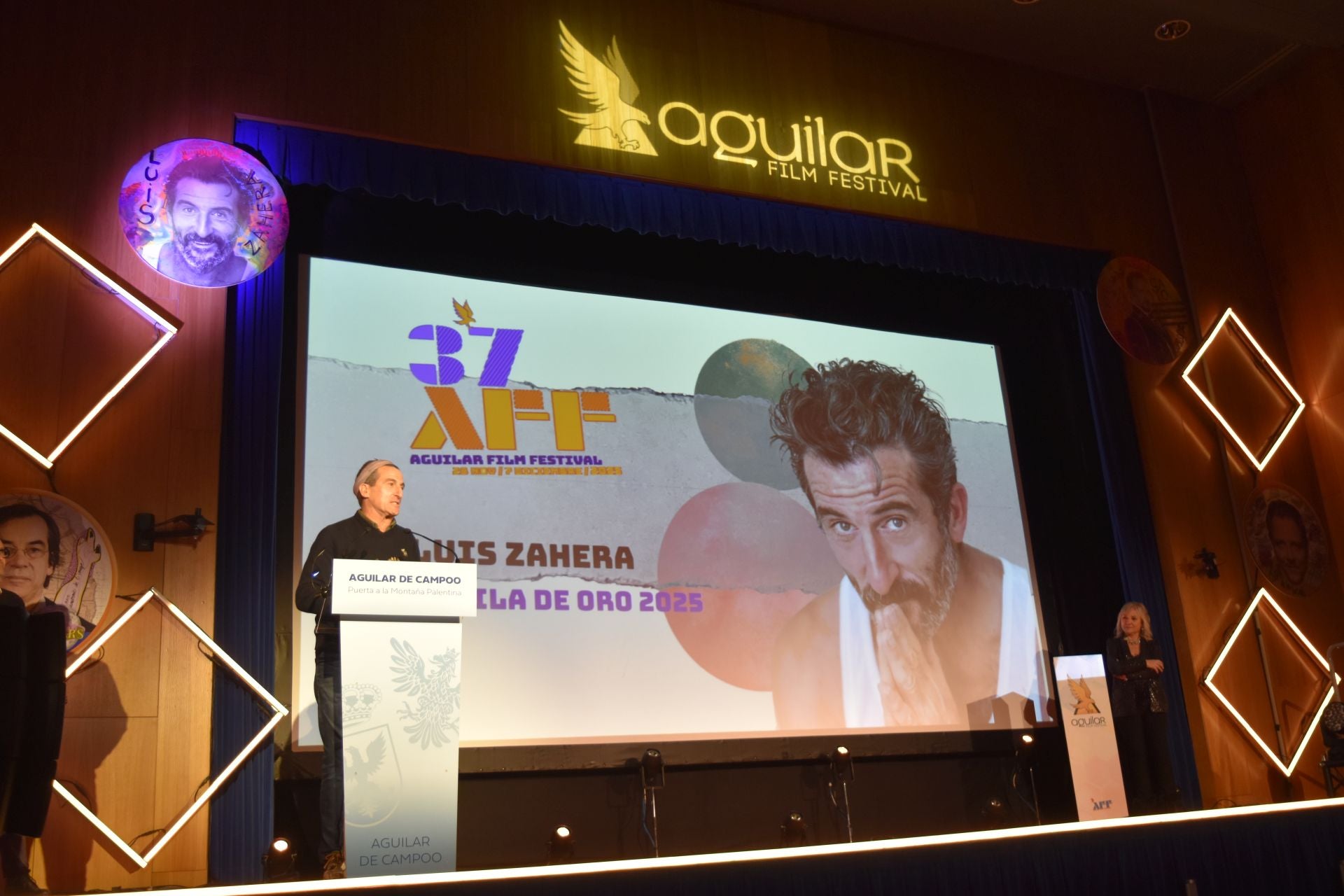 Aguilar se rinde a Luis Zahera