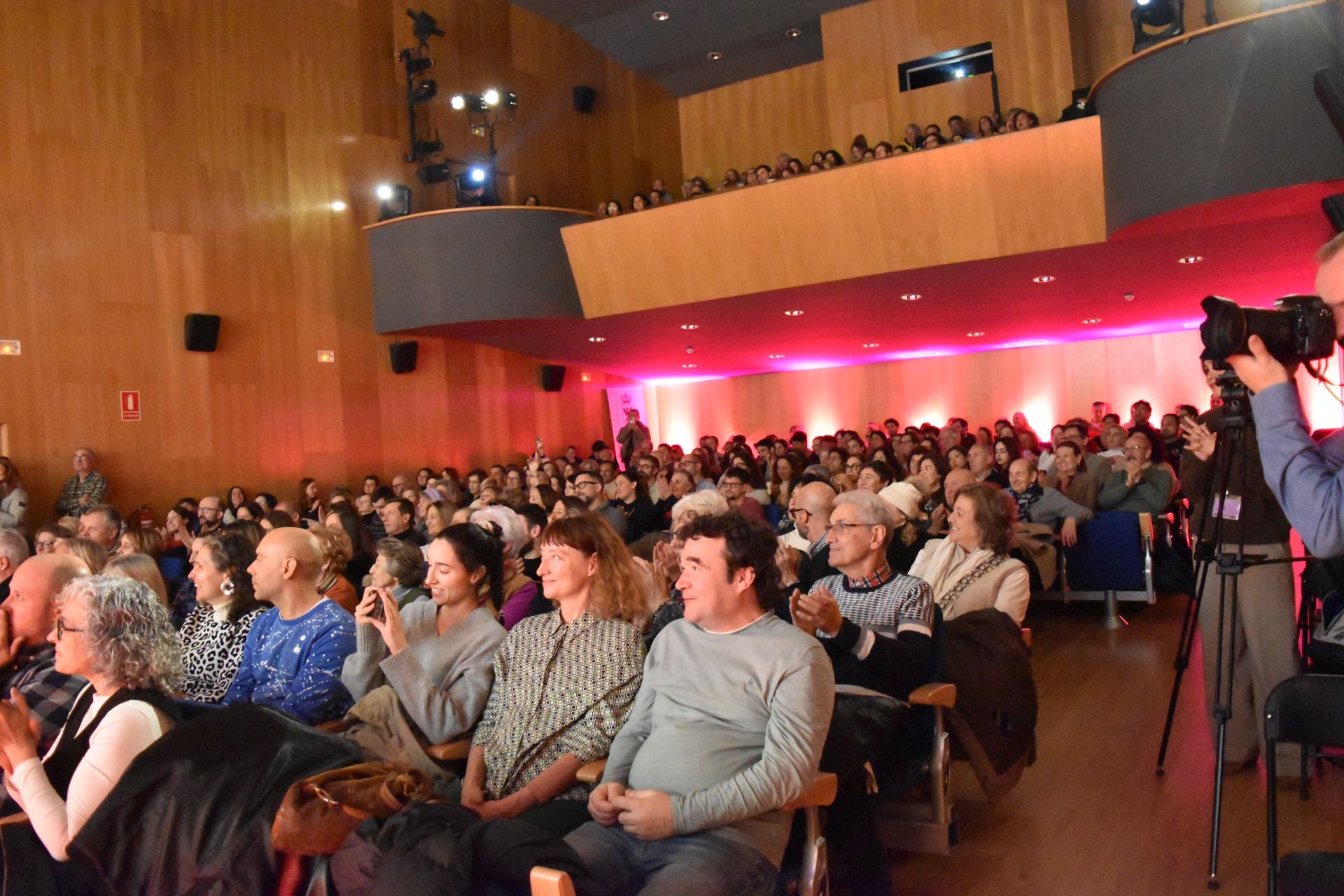 Aguilar se rinde a Luis Zahera