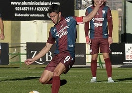 El capitán de la Gimnástica Segoviana, Manu Olmedilla.