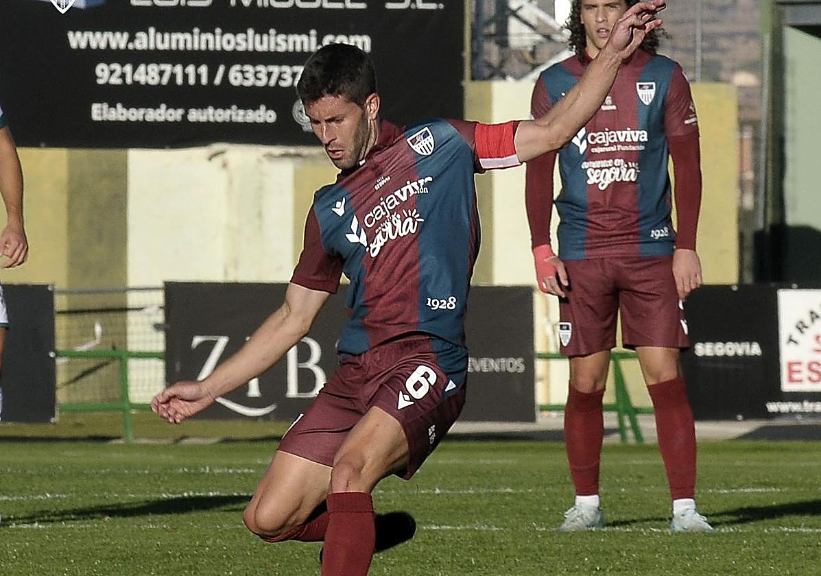 El capitán de la Gimnástica Segoviana, Manu Olmedilla.