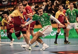 Un momento del partido del Recoletas en Irún.