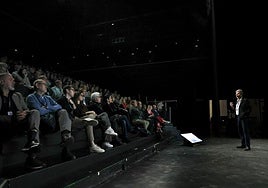 El neuropsiquiatra forense José Miguel Gaona durante su ponencia
