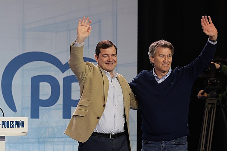 Alfonso Fernández Mañueco y Alberto Núñez Feijóo, en Burgos.