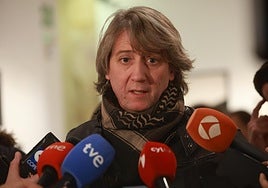 Carlos Martínez atiende a los medios de comunicación.