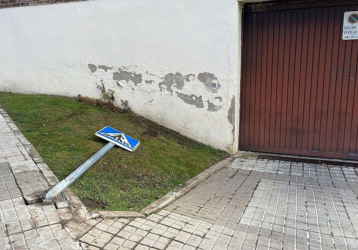 Restos del accidente de tráfico ocurrido este domingo en La Albuera.