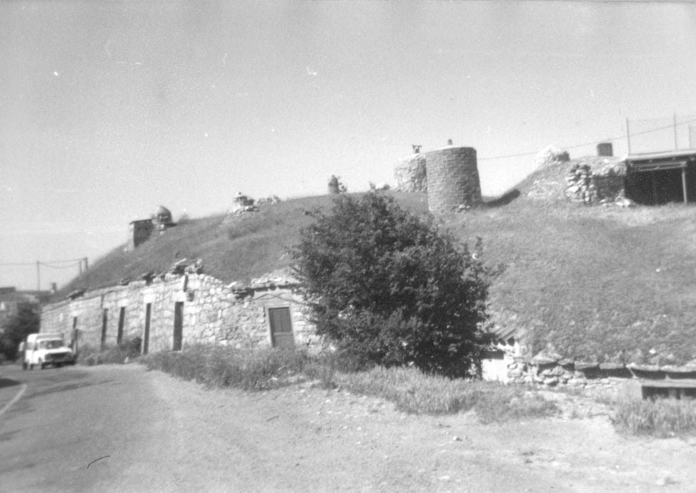 Vista de un grupo de bodegas.