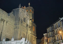 Fachada principal y torre de la Catedral de Valladolid, en una imagen de archivo.