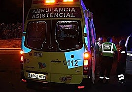 Una ambulancia, en un suceso nocturno.
