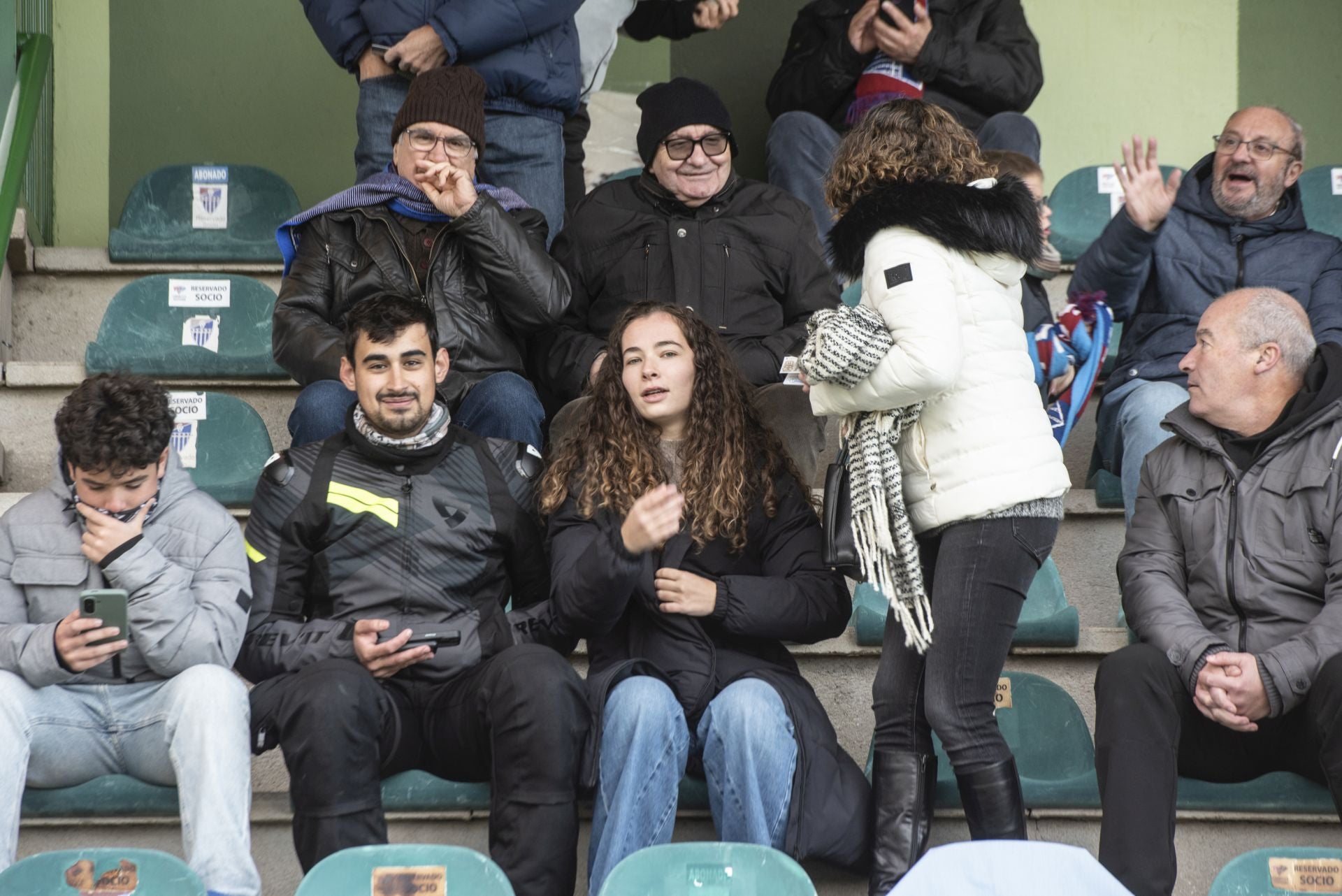 Búscate en las gradas de La Albuera durante el Segoviana vs Astorga