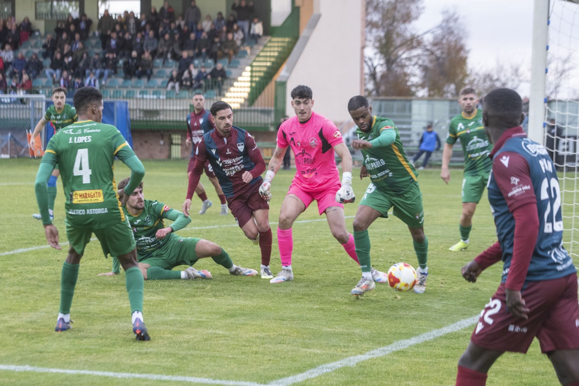Fotos del empate entre la Segoviana y el Atlético Astorga