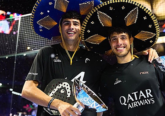 El vallisoletano Coello y Tapia con el sombrero mexicano de ganadores en el Major de Acapulco.