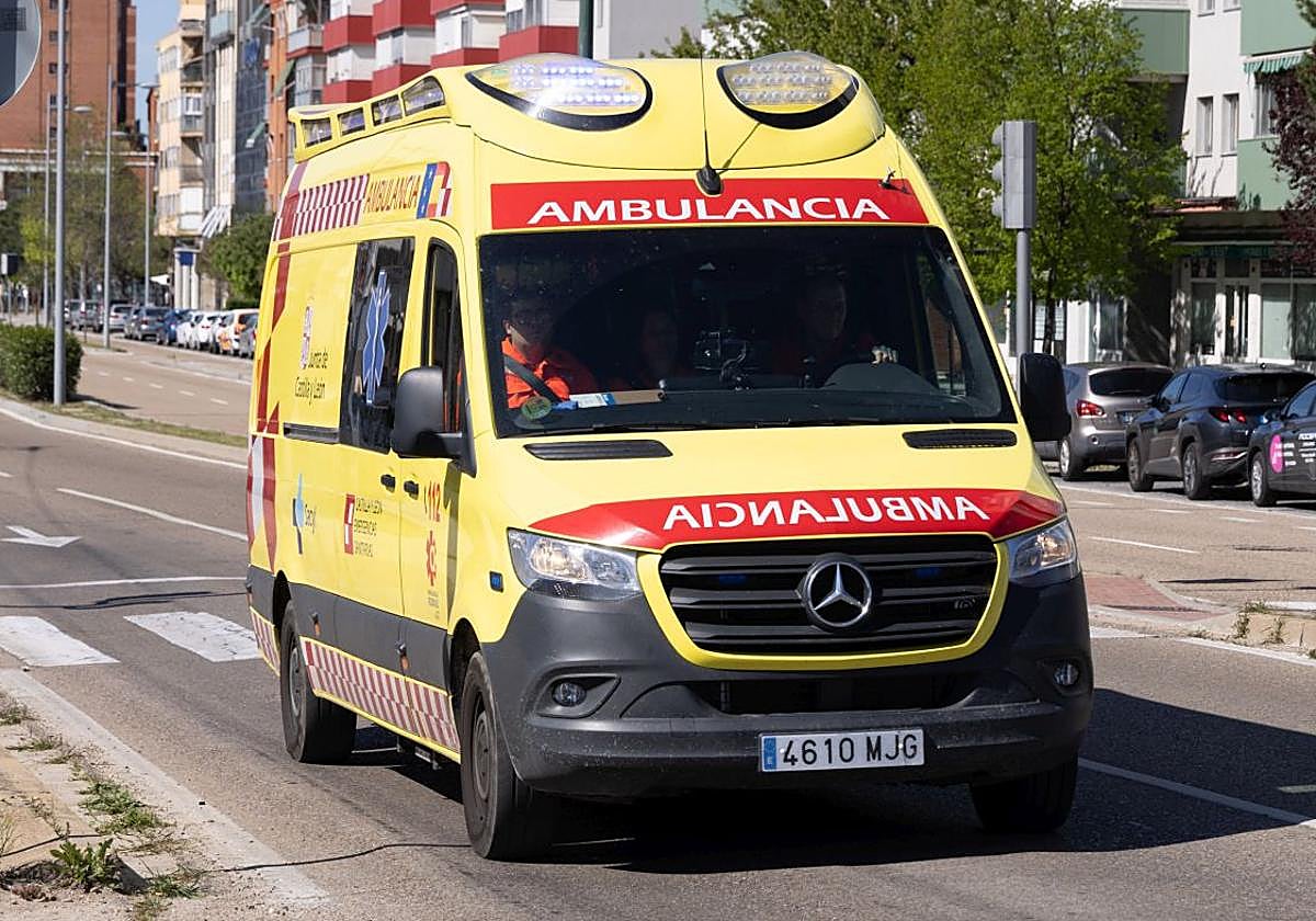 Imagen de archivo de una ambulancia del 112.