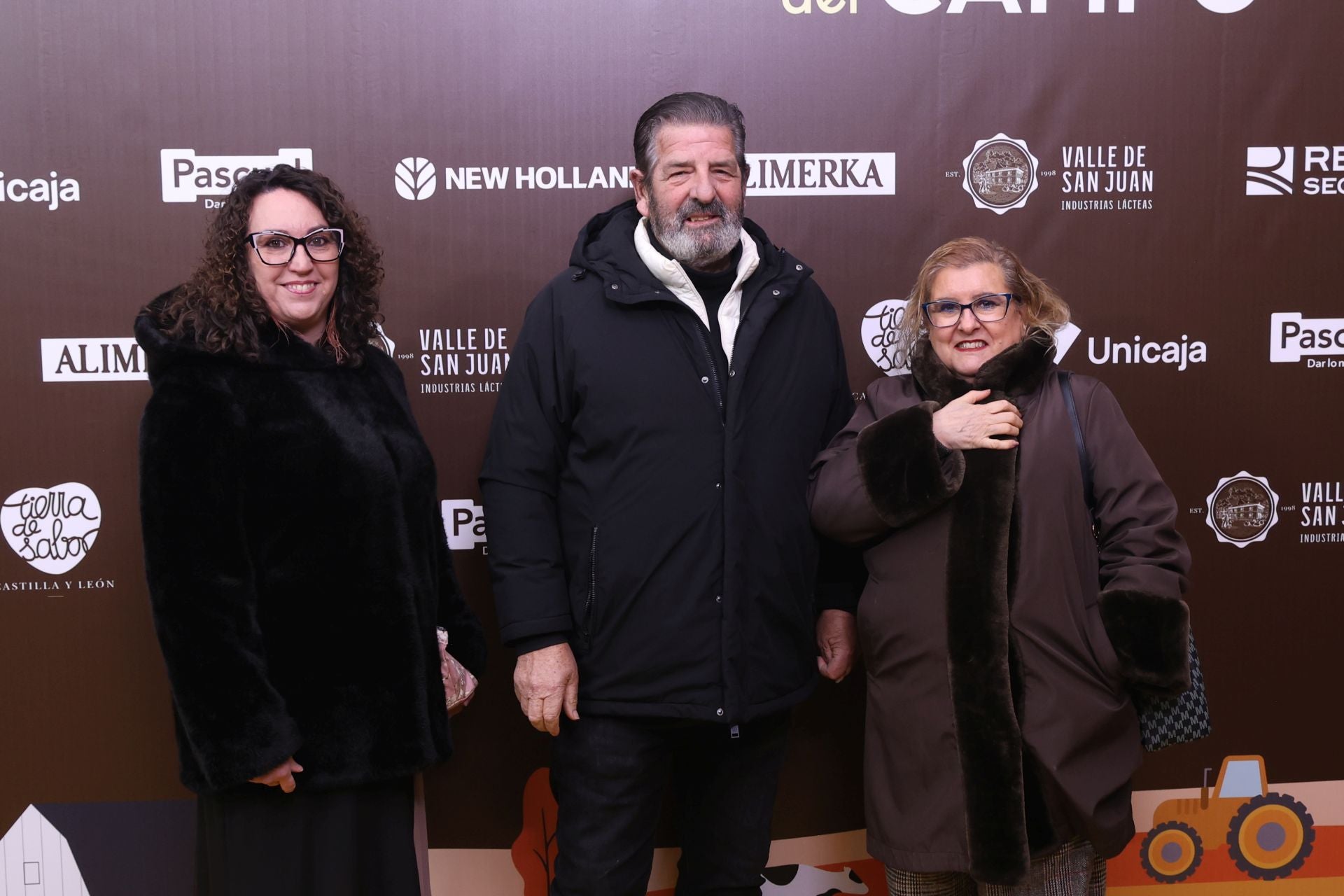 Ester Fernández, alcaldesa de Santibáñez de Valcorba; Tomás Andrés Antón, alcalde de Olivares de Duero, y su esposa María Yolanda Díez.