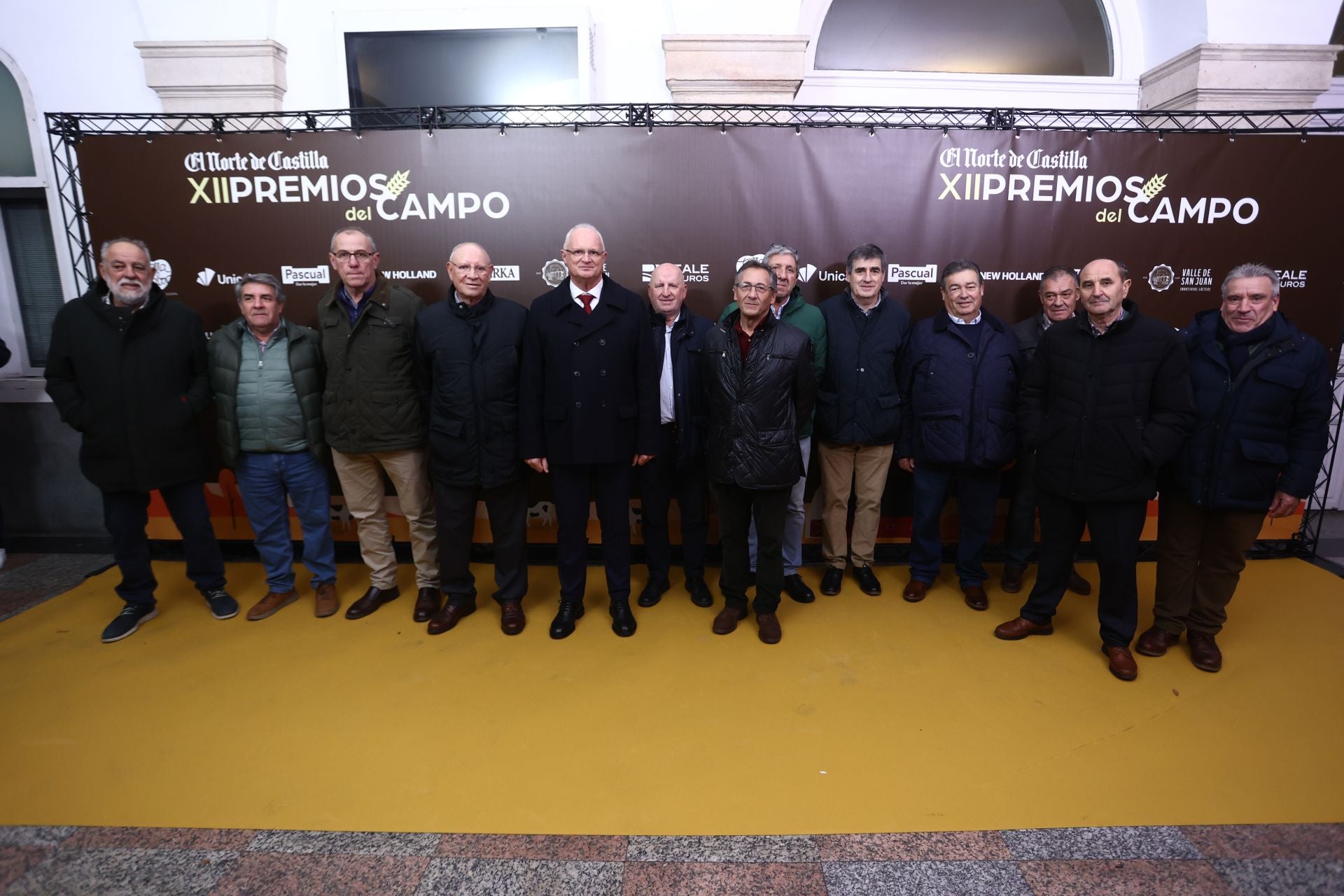 Una nutrida representación de Ferduero, con su presidente, Eloy Baílez, recibieron el Premio Miguel Delibes.