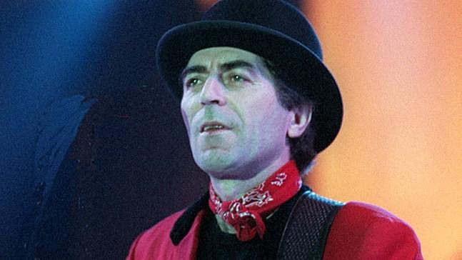 «Me desperté abrazando la ausencia de su cuerpo en mi colchón»