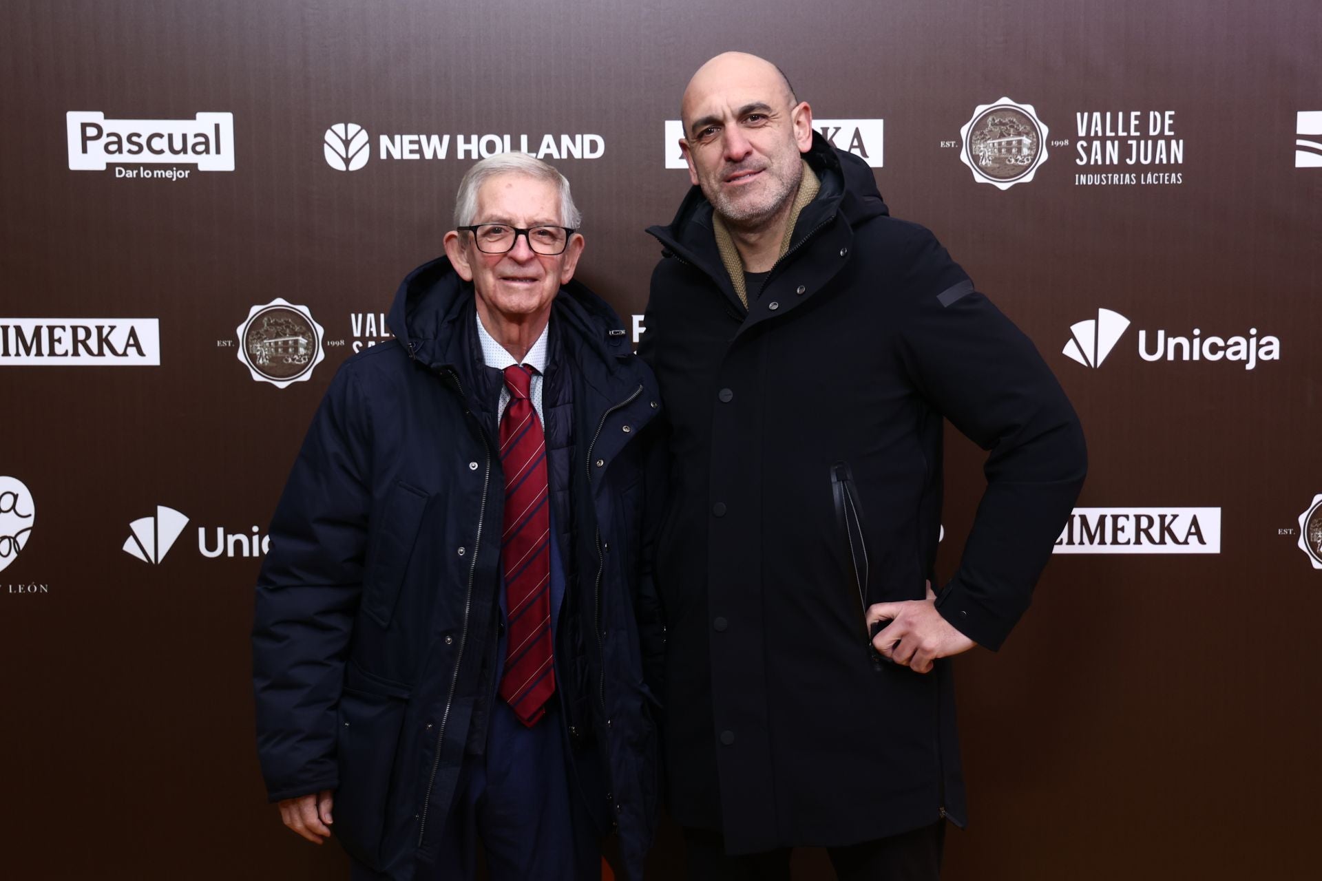 Armando Reinoso, de la Asociación Española contra el Cáncer, junto a Luis Alberto Lera, del restaurante Lera, que recibió una Mención Especial.