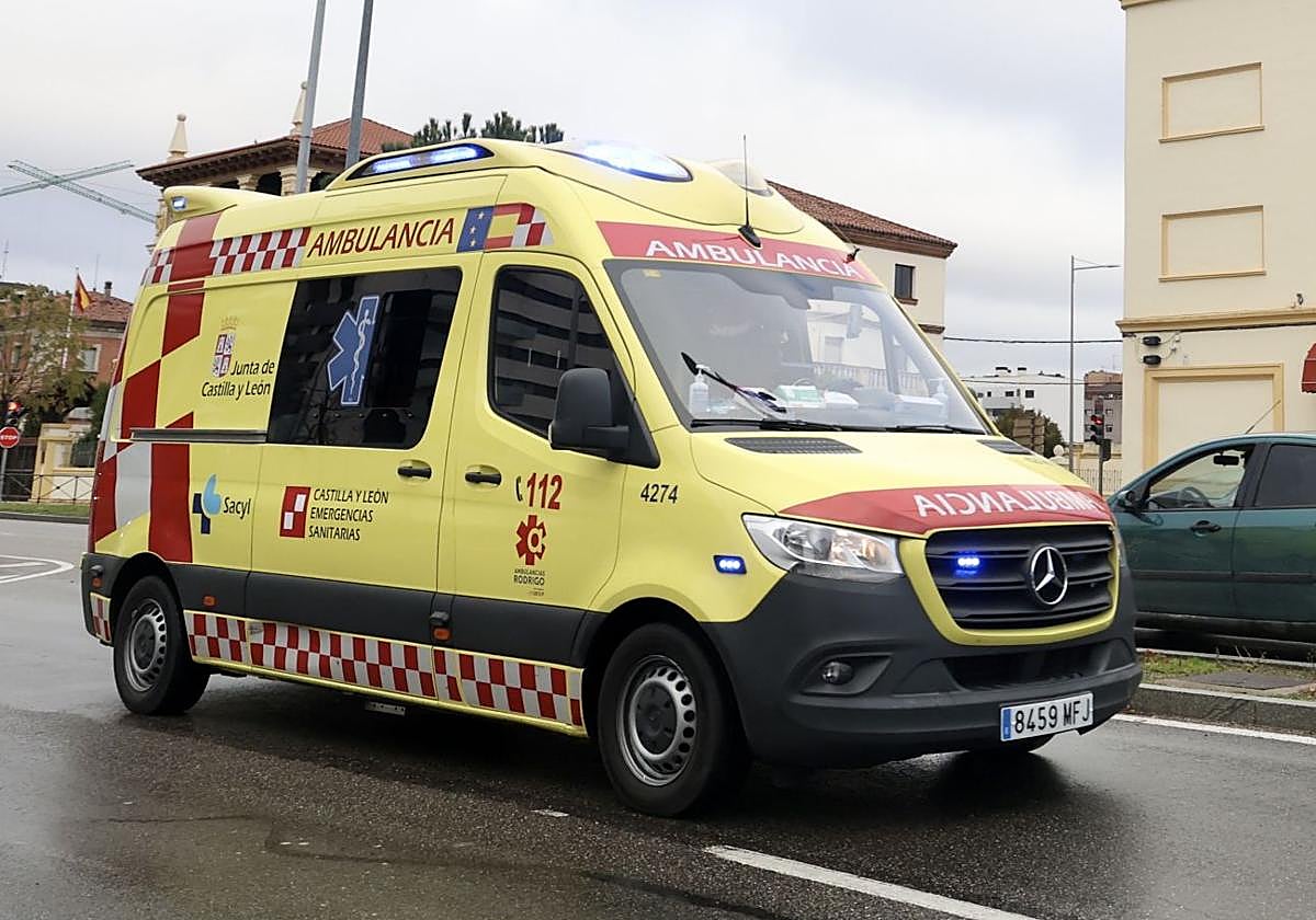 Imagen de archivo de una ambulancia del 112.