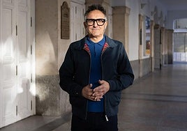 José Luis Cienfuegos, en los soportales del Teatro Calderón, fotografiado para la entrevista que publicó El Norte en la pasada edición de la Seminci.