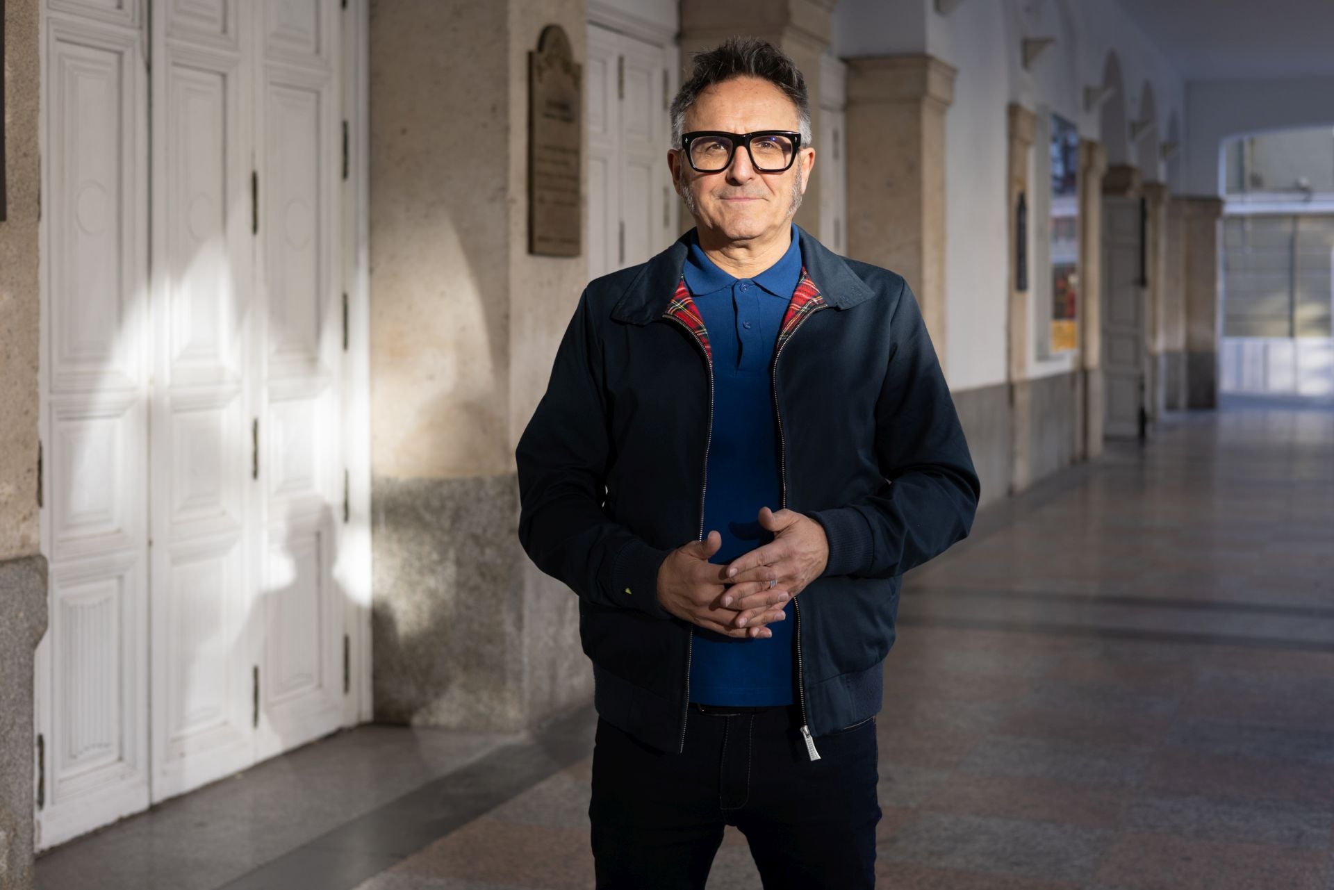 José Luis Cienfuegos, en los soportales del Teatro Calderón, fotografiado para la entrevista que publicó El Norte en la pasada edición de la Seminci.