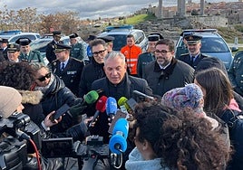 El delegado del Gobierno de Castilla y León, Nicanor Sen, atiende este martes a los medios de comunicación en Ávila tras presentar la campaña.