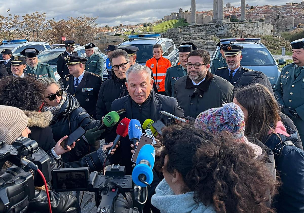 El delegado del Gobierno de Castilla y León, Nicanor Sen, atiende este martes a los medios de comunicación en Ávila tras presentar la campaña.