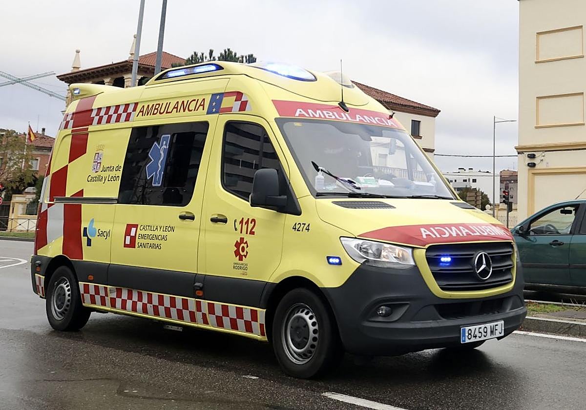 Imagen de archivo de una ambulancia del 112.