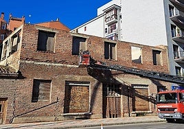 Los Bomberos, en una actuación en Bodegas Armando.