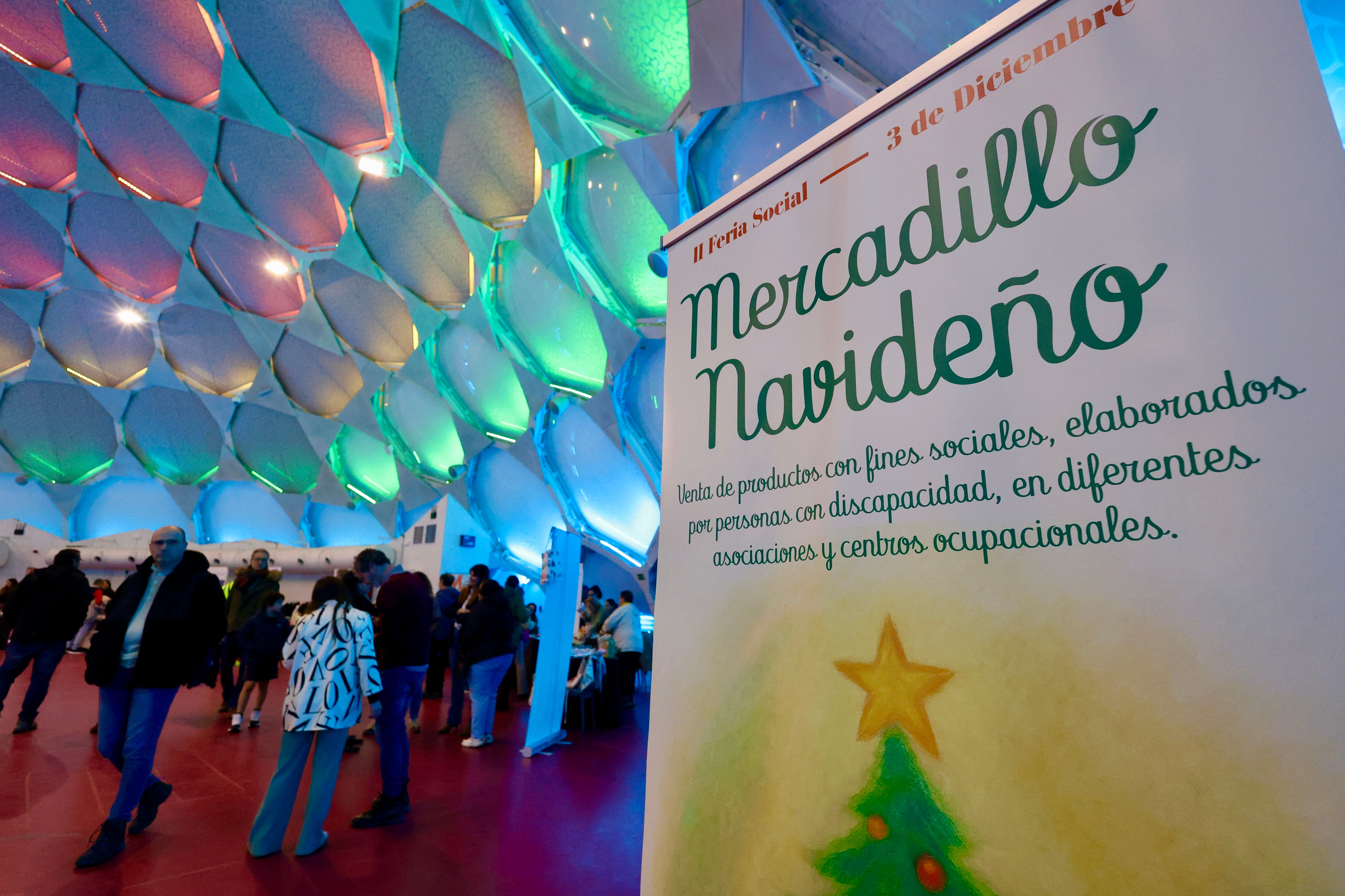 En imágenes el Mercadillo Navideño Solidario de la Cúpula del Milenio