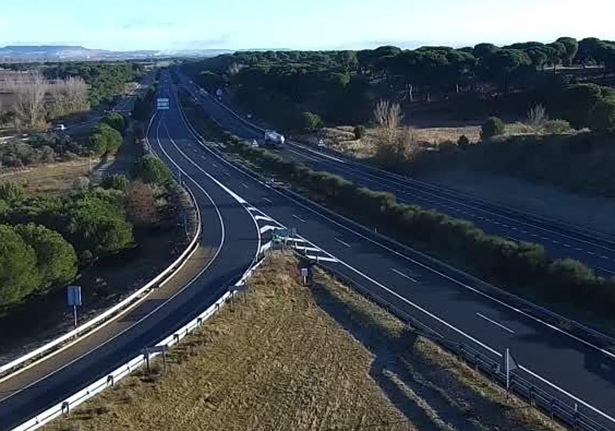 Estado de la A-62 a la altura de Pollos, en las inmediaciones del kilómetro donde se ha producido el suceso, este miércoles por la mañana.