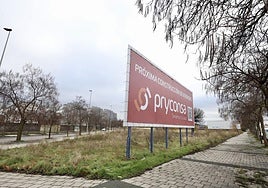 Cartel de la promotora Pryconsa anunciando la próxima construcción de viviendas.