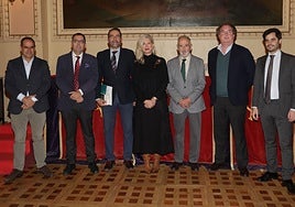 La concejal a de Cultura, Irene Carvajal, junto a los participantes en la mesa redonda.
