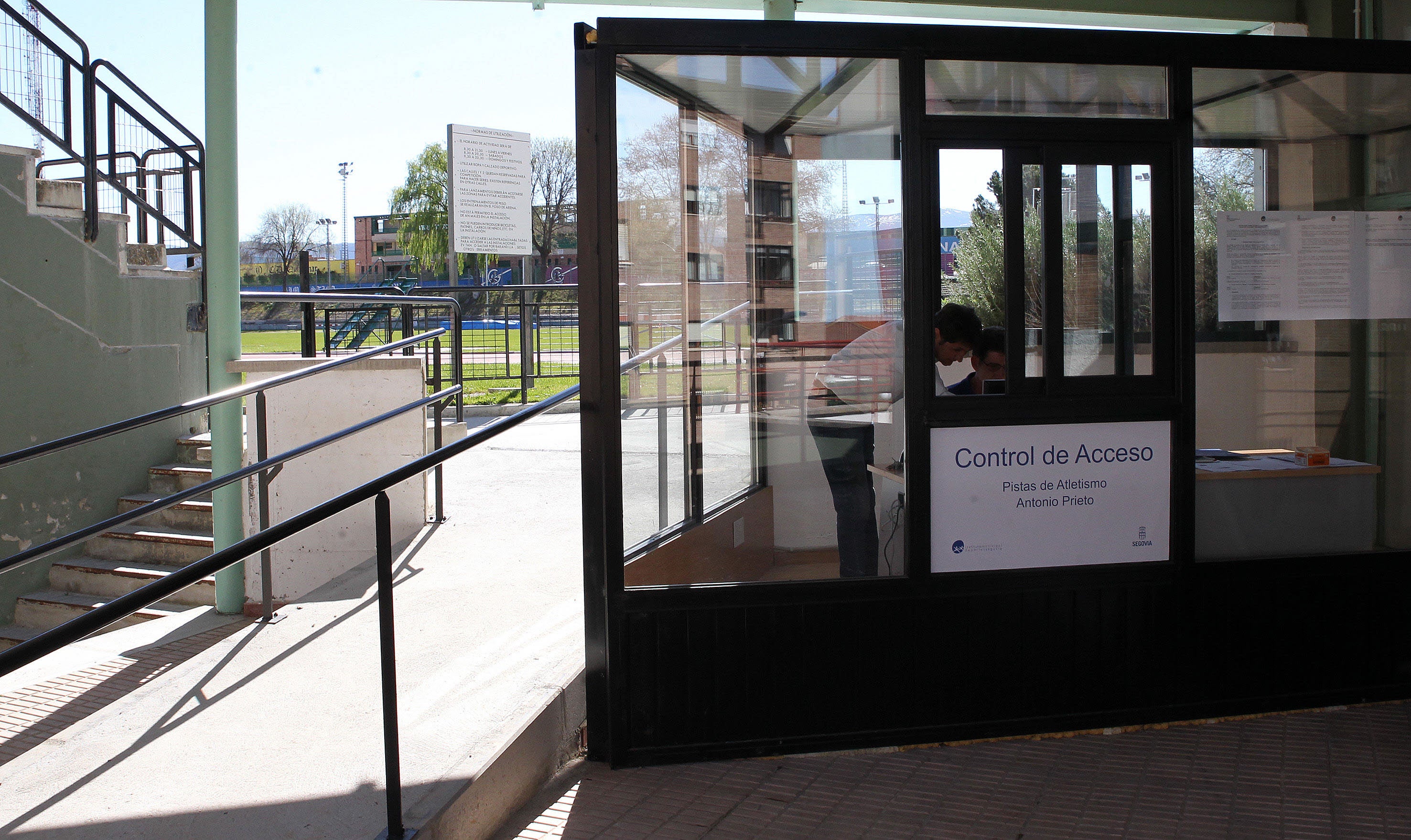 Control de accesos a las pistas de atletismo Antonio Prieto de Segovia.