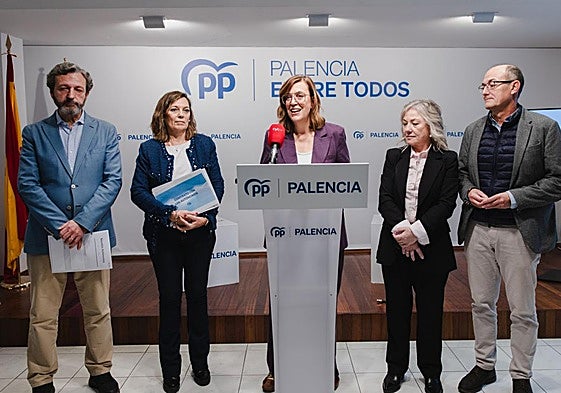 Ángeles Armisén con los diputados nacionales Miguel Ángel Paniagua y Milagros Marcos, y los senadores Marái José Ortega y Jorge Domingo Martínez.