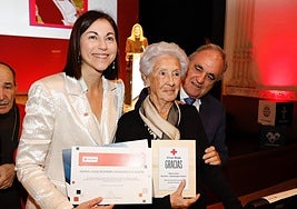 Cruz Roja homenajea a voluntarios, socios y empresas por su compromiso con la humanidad