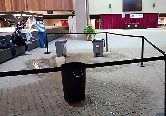 Goteras en el ágora del campus María Zambrano de la UVA en Segovia.