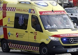 Ambulancia del 112 en una calle Segovia.
