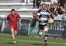 Carrera en el ala, en el encuentro ante el Ordizia.