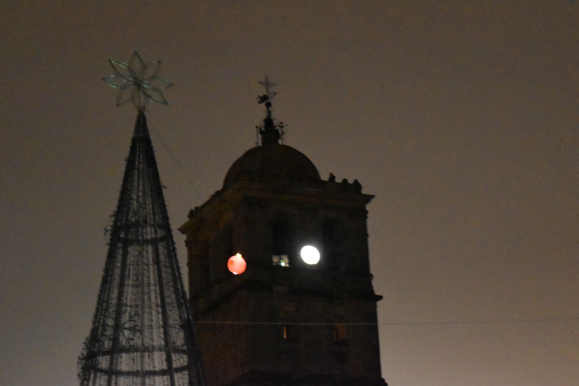 Aguilar recibe a la Navidad con luces y chocolate