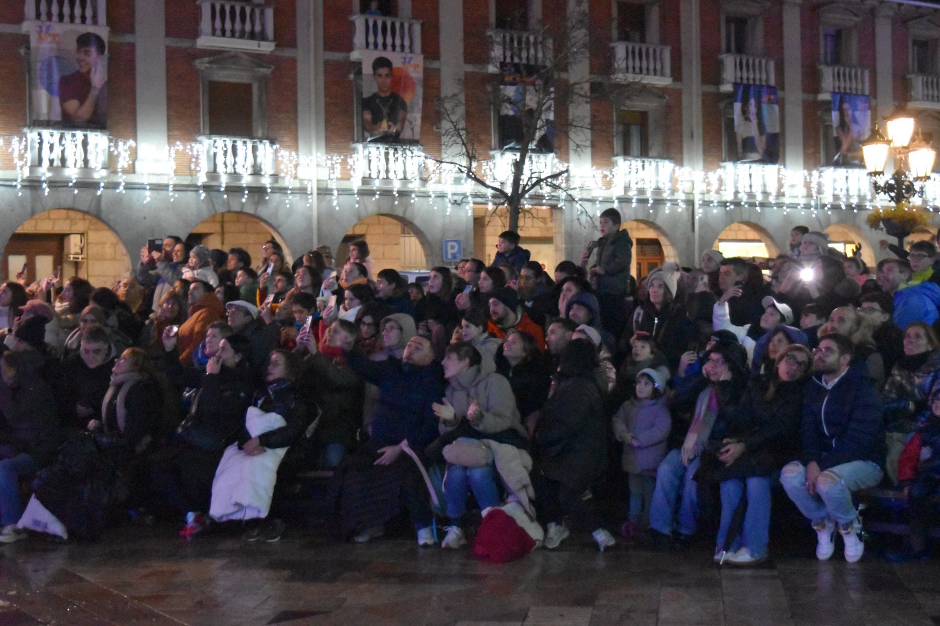 Aguilar recibe a la Navidad con luces y chocolate