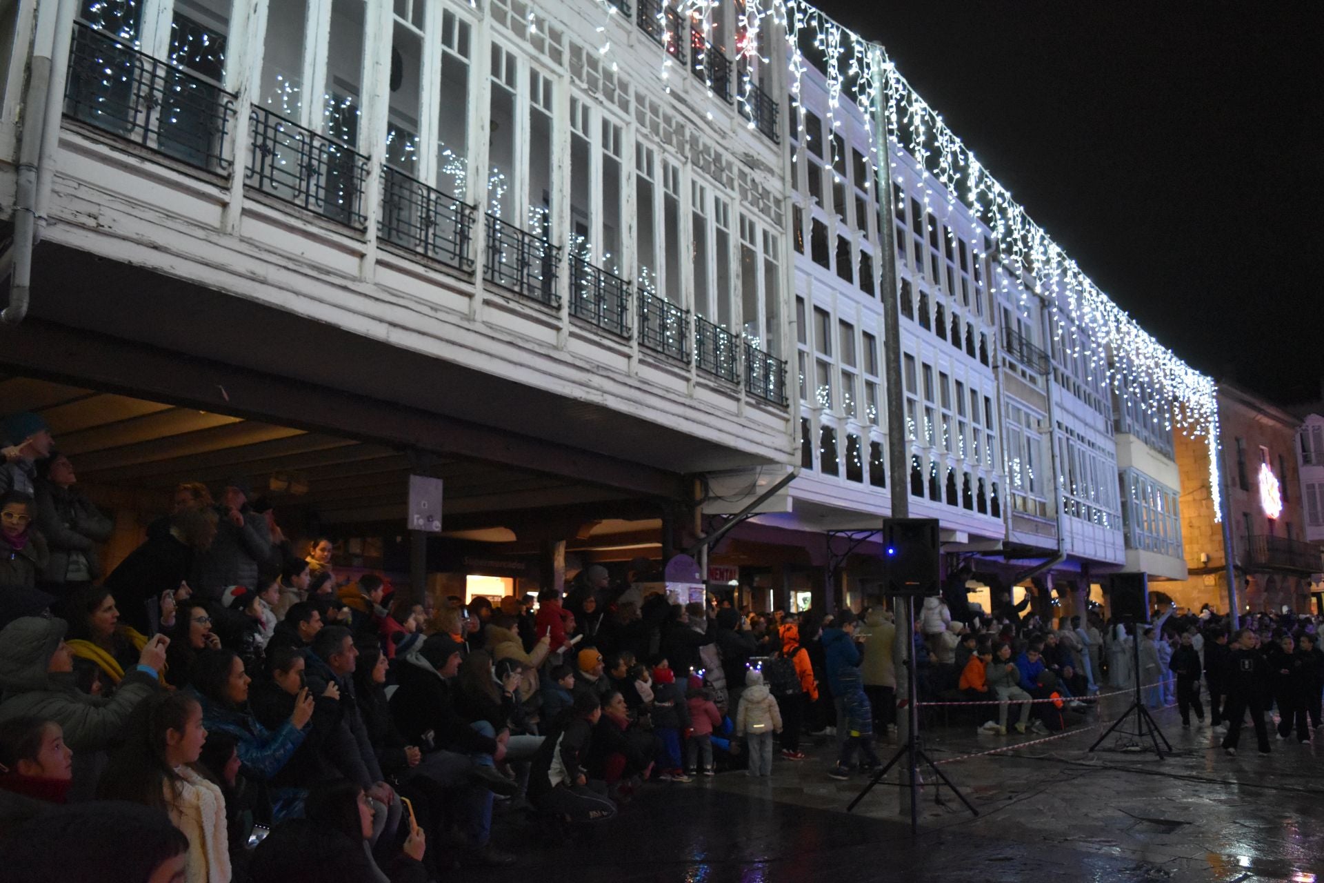 Aguilar recibe a la Navidad con luces y chocolate