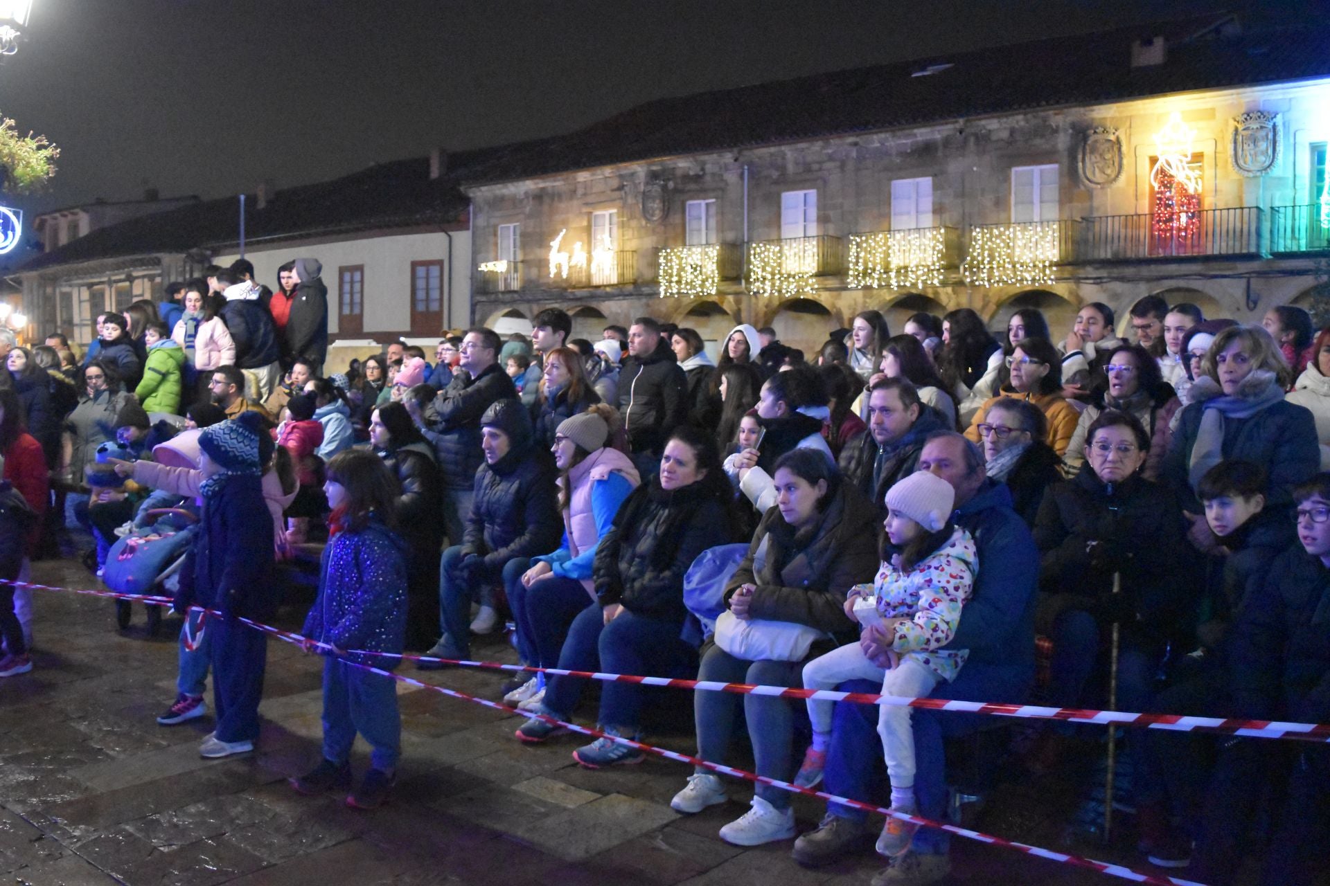 Aguilar recibe a la Navidad con luces y chocolate