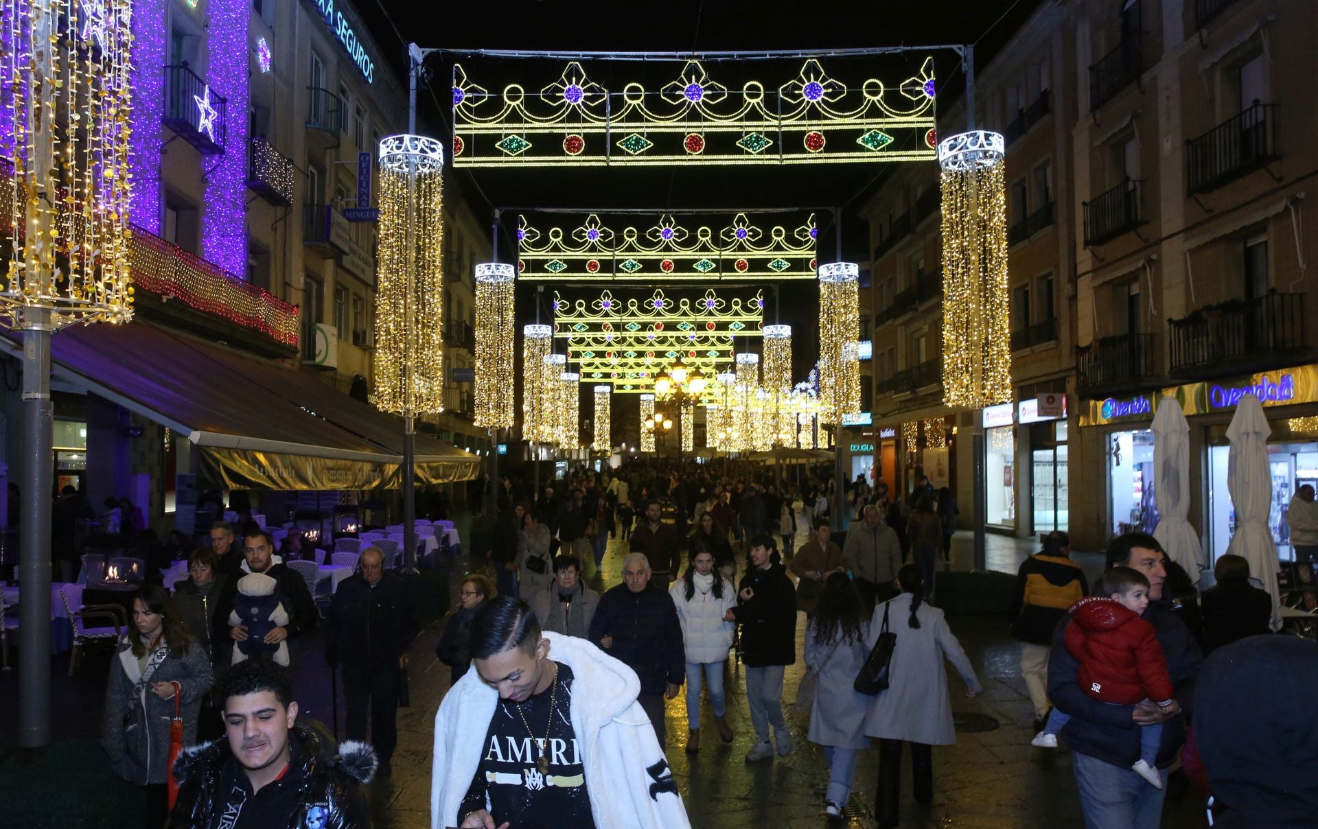 El encendido de la iluminación navideña de Segovia, en fotos