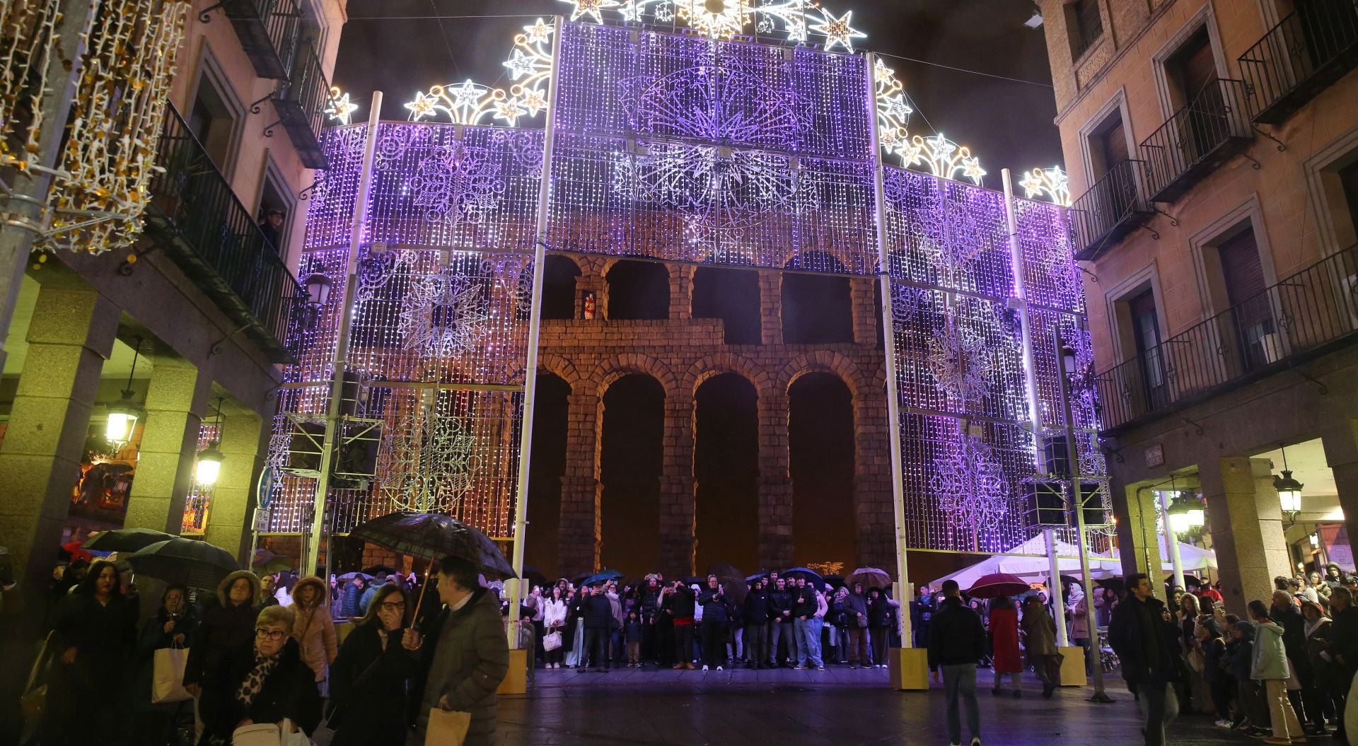 El encendido de la iluminación navideña de Segovia, en fotos