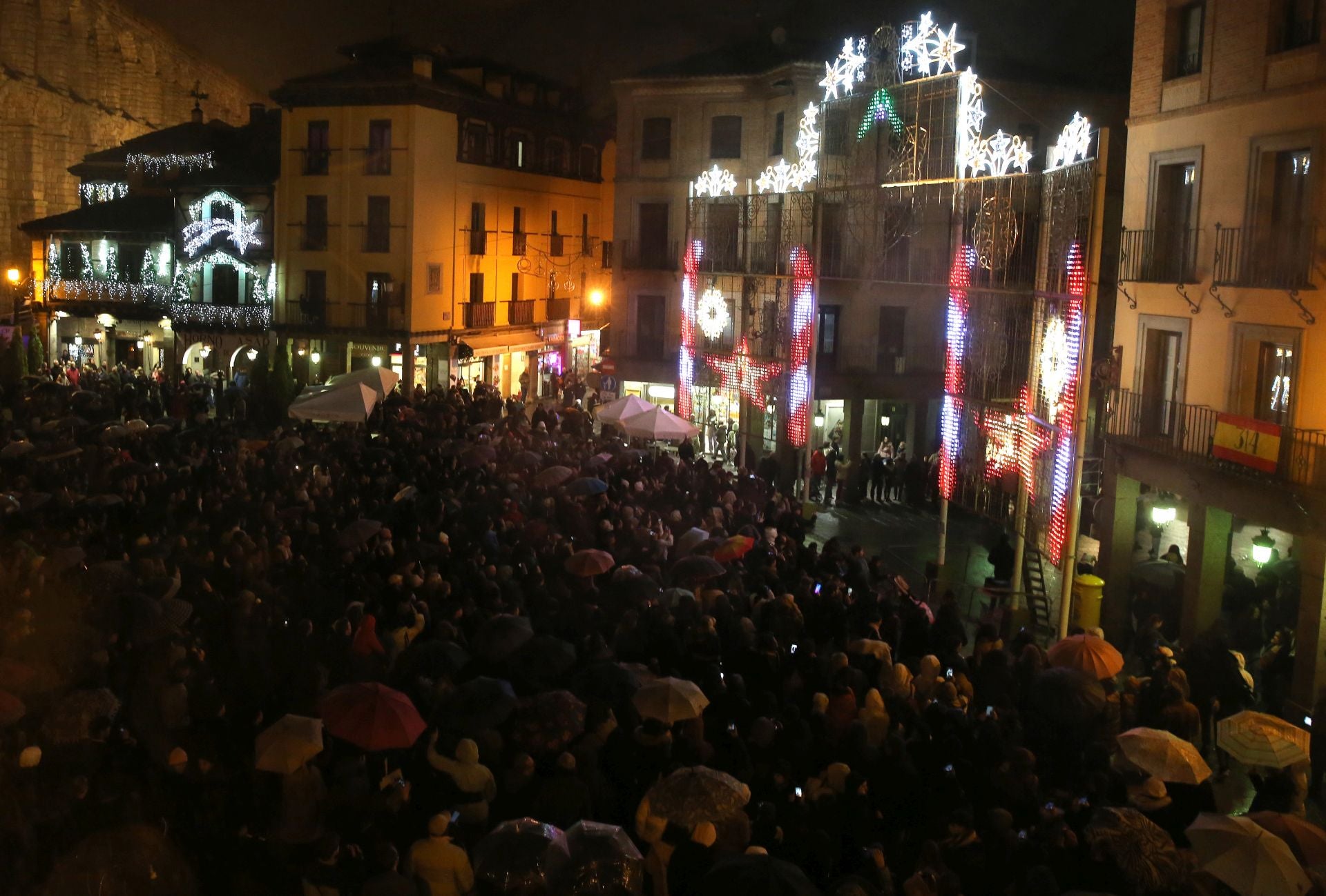 El encendido de la iluminación navideña de Segovia, en fotos