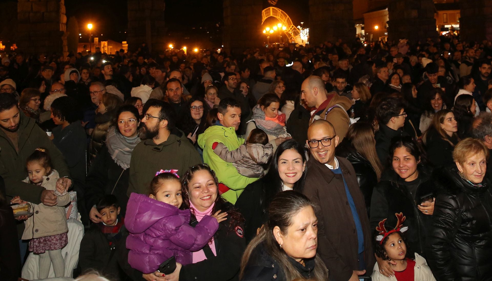 El encendido de la iluminación navideña de Segovia, en fotos