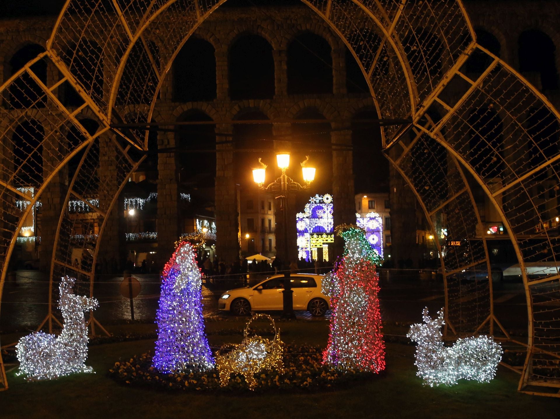 El encendido de la iluminación navideña de Segovia, en fotos
