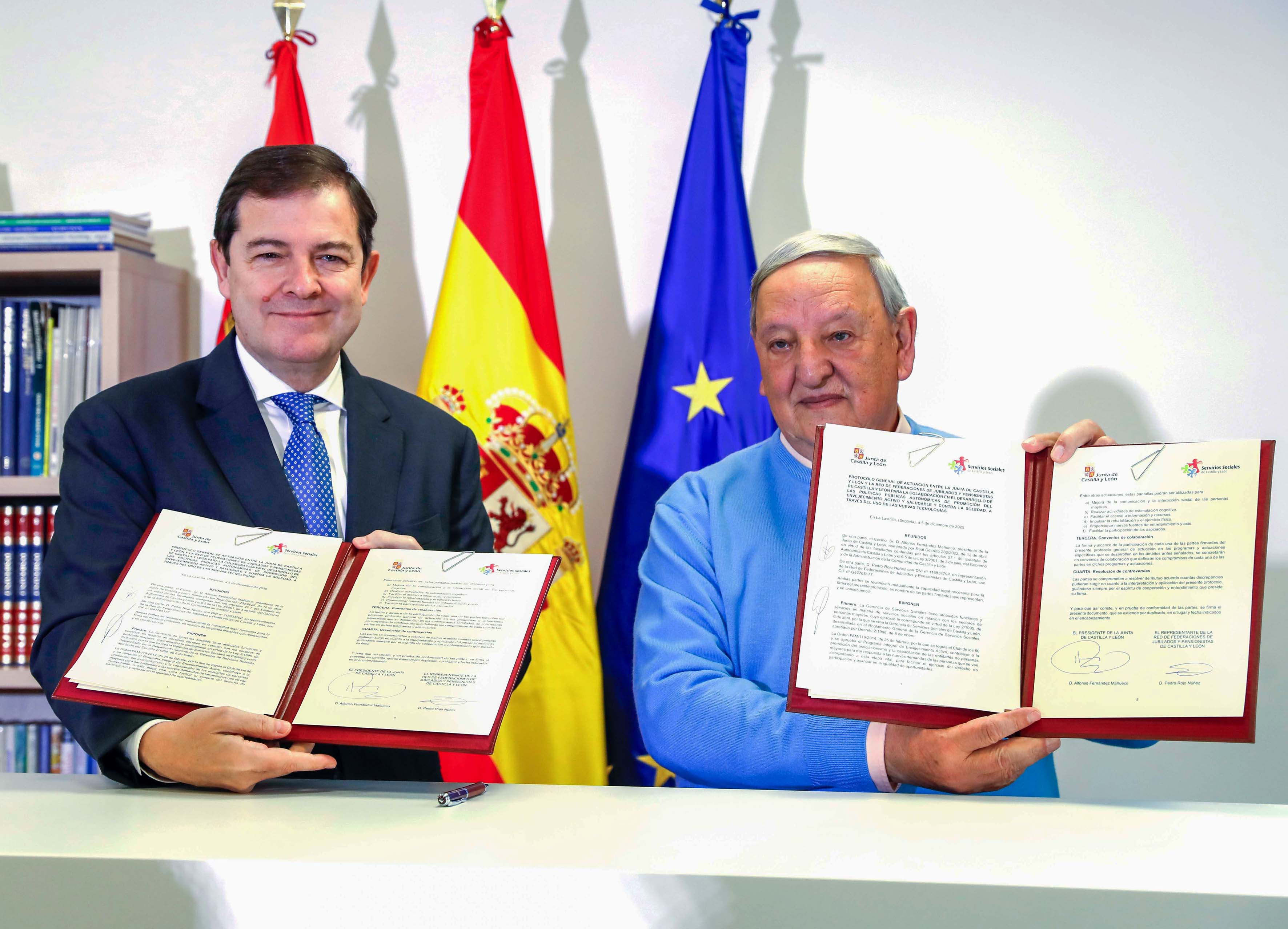 Firma del acuerdo en Segovia.